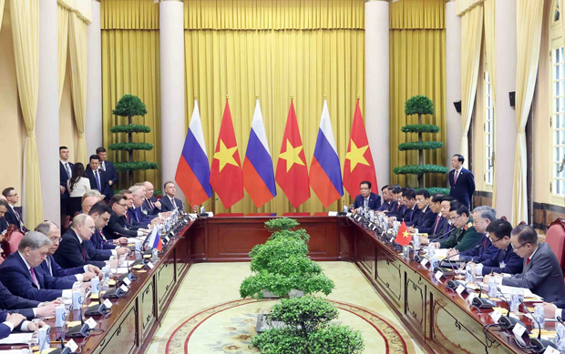 ベトナム・ロシア首脳会談が開催され、両国は関係強化で合意した＝20日、ハノイ（ＶＮＡ＝ＮＮＡ）
