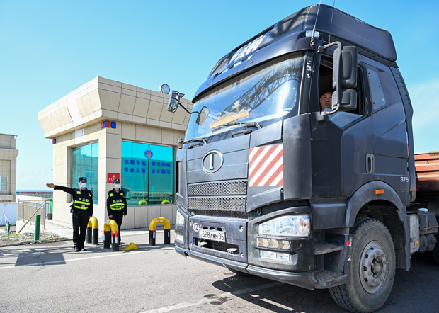 中国商用車メーカーは国外市場の開拓を強化する必要に迫られている（新華社）