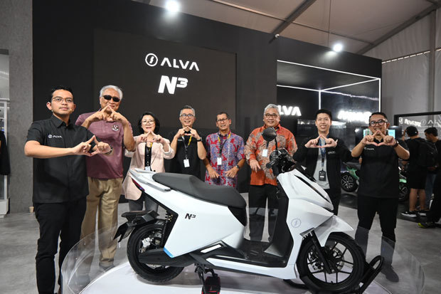 ＡＬＶＡは、急速充電対応の新モデル「Ｎ３」を投入した。同社初のエントリーモデルとなる＝18日、バンテン州（ＮＮＡ撮影）