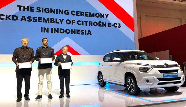 インドモービルは傘下企業を通して販売しているシトロエンのＥＶ「ｅ―Ｃ３」の組み立て生産も行う＝７月、バンテン州（ＮＮＡ撮影）
