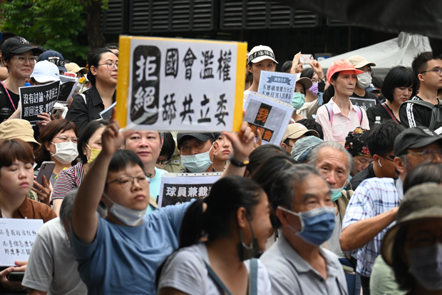 「国会改革法」を巡っては市民による大規模な抗議活動も注目を集めた＝５月24日、台北（ＮＮＡ撮影）