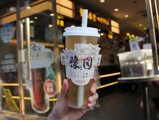 中国の若者の間で、漢方薬の成分が入った食品、ドリンク、スイーツの引き合いが高まっている＝上海市