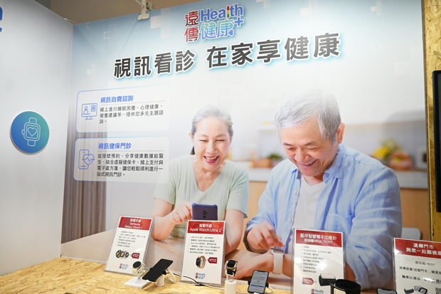 高齢健康産業博覧会では台湾ハイテク企業などがＰＲ＝台北（ＮＮＡ撮影） 