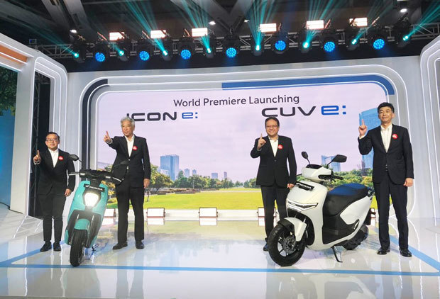 ホンダは新型電動バイクを２モデル発表した＝10月９日、インドネシア（ＮＮＡ撮影）