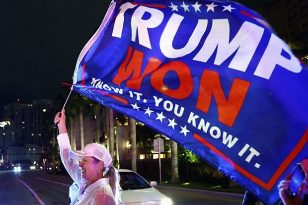 米大統領選で盛り上がるトランプ前大統領の支持者＝６日、フロリダ州（共同通信）