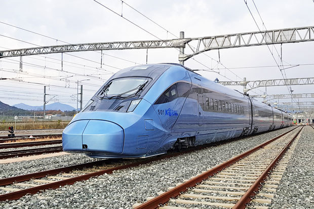 ＫＴＸ中部内陸線で使用されている車両「ＫＴＸ―イウム」（現代ロテム提供）