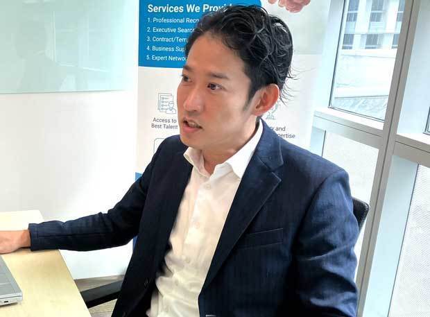 「東南アジアの求人件数は25年に拡大する見通しだ」と話すリーラコーエングループの内藤兼二ＣＥＯ＝シンガポール中心部（ＮＮＡ撮影）