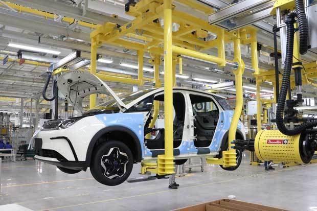ＢＹＤは一貫生産やリードタイムの短さといった強みを発揮し、世界展開を推進する。写真はＢＹＤのタイ東部ラヨーン県の工場＝24年７月（ＮＮＡ撮影）