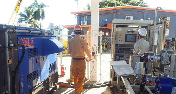 フィジーにおける水素混焼発電機試運転の様子（大林組提供）