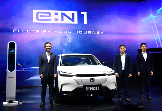ホンダは「インドネシア国際モーターショー（ＩＩＭＳ）2025」で、インドネシアで初めて投入するＥＶ「ｅ：Ｎ１」を発売。数量限定で展開する＝13日、ジャカルタ特別州（ＮＮＡ撮影）