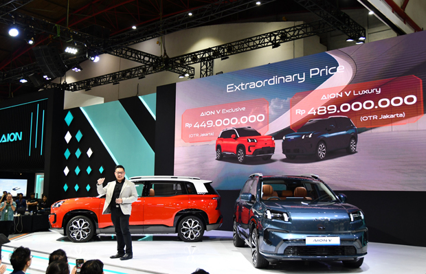 中国・広汽埃安新能源汽車（ＡＩＯＮ）はＥＶ「ＡＩＯＮ Ｖ」を発表した＝13日、ジャカルタ特別州（ＮＮＡ撮影）