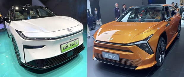 広汽トヨタのＳＵＶ「ハク智３Ｘ」（左）と東風ホンダのＳＵＶ「イエＳ７」