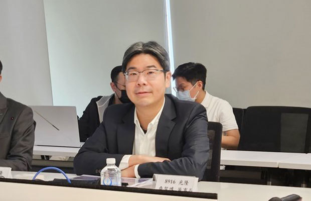 光隆実業のセン賀博董事長＝24日（中央通信社）