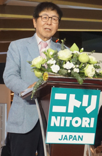 ベトナム事業に対する意気込みを語る似鳥会長＝11日、ホーチミン市