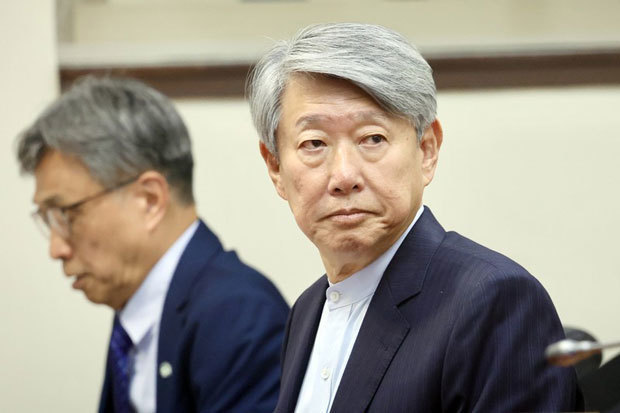 台湾の立法院で米相互関税に対する政府の対処方針を説明する経済部の郭智輝部長（中央通信社）