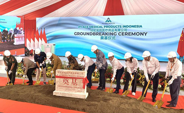 中国系医療機器製造会社エース・メディカル・プロダクツ・インドネシアは、バタン産業都市経済特区で工場の起工式を実施した（バタン県政府提供）