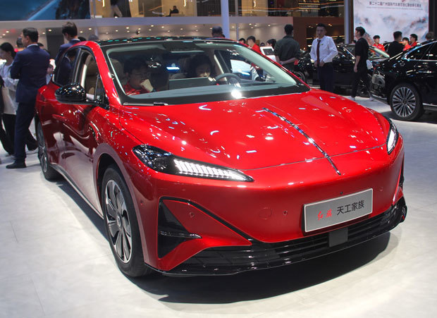 第一汽車の高級乗用車ブランド「紅旗」から売り出した電気自動車（ＥＶ）「天工05」