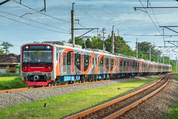 ジャカルタ首都圏の通勤鉄道路線で確認試験が実施されるＩＮＫＡ製の車両（ＫＡＩ提供）