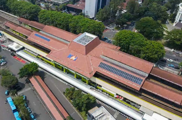 太陽光発電設備を設置しているジャカルタのガンビル駅（ＫＡＩ提供）