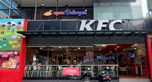 ＫＦＣを展開するファスト・フードインドネシアは不買運動などの影響を受けて、24年の純損失が新型コロナ禍の20年を大きく上回った＝４月、ジャカルタ特別州（ＮＮＡ撮影）
