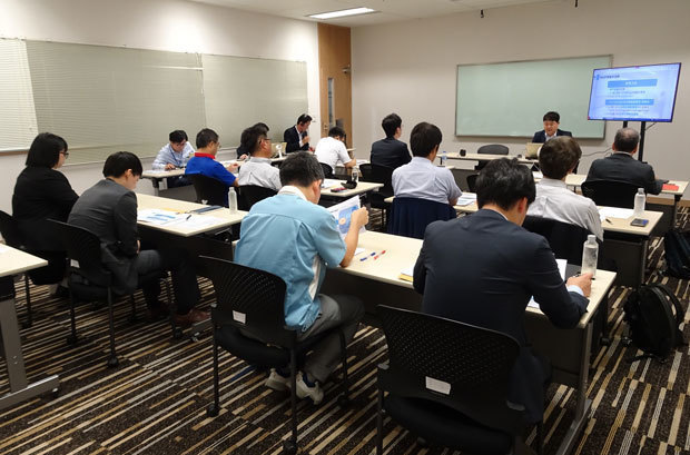 日本公庫はタイ人の人材採用や育成に関するセミナーを開催した＝24日、首都バンコク（同庫提供）