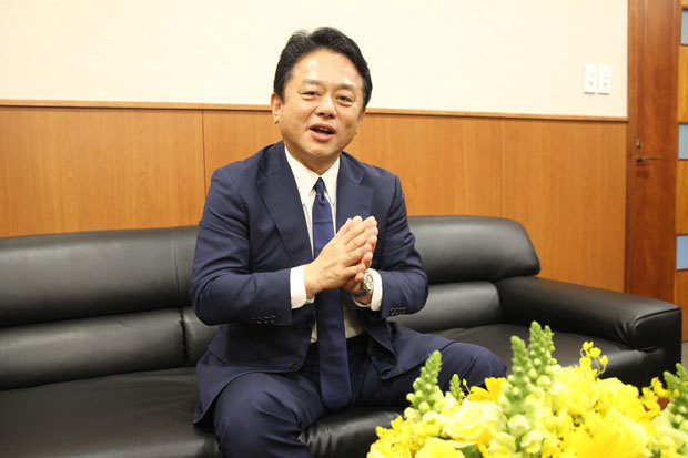 ベトナム事業拡大への意欲を語るみずほ銀行の加藤頭取＝24日、ホーチミン市