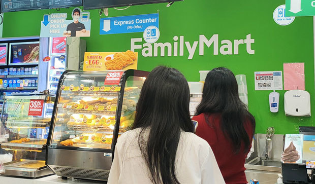 マレーシア進出から９年、ファミリーマートは店舗網を拡大している＝24年、クアラルンプール（ＮＮＡ撮影）