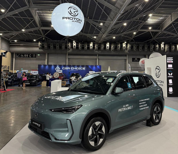 プロトンのＥＶ「ｅ．ＭＡＳ７（イーマス７）」。シンガポールでは６色展開する（同社提供）