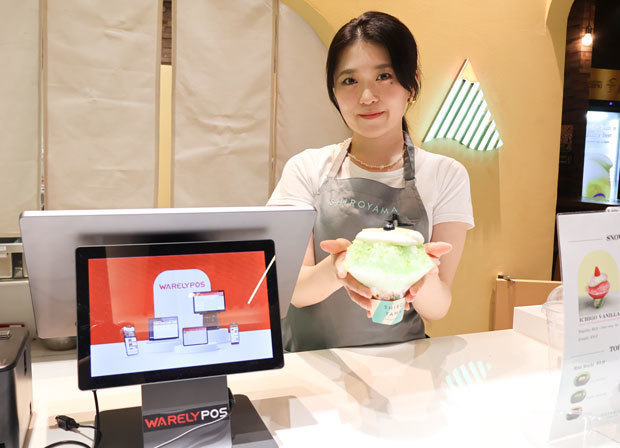 「SHIROYAMA」のかき氷は５つのフレーバーから選べる＝同国中心部（ＮＮＡ撮影）