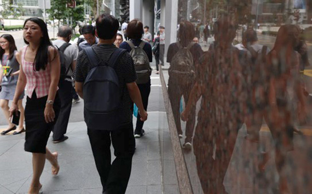 シンガポールの求人件数が３月までの過去１年間で８％減少した（PHOTO: YEN MENG JIIN, BT）