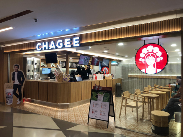 クアラルンプールの「ＣＨＡＧＥＥ（覇王茶姫）」の店舗（ＮＮＡ撮影）