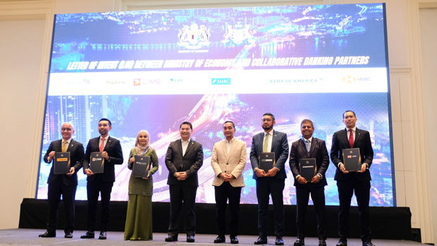 マレーシア経済省は、「ジョホール・シンガポール経済特区（ＪＳ―ＳＥＺ）」の推進に向けて、国内外の銀行６行と意向表明書（ＬＯＩ）を交わした＝19日、クアラルンプール（ＮＮＡ撮影）