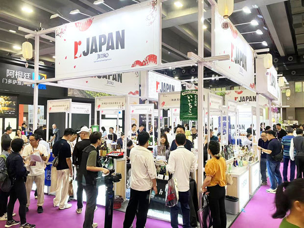 酒類専門の展示会が開かれ、会場内にジェトロがとりまとめたジャパンブースが設置された＝20日、広州市（ジェトロ提供）