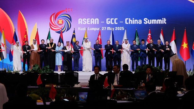 東南アジア諸国連合（ＡＳＥＡＮ）と中国、アラブ産油国の湾岸協力会議（ＧＣＣ）は、３者で初となる首脳会議を開催した＝５月27日、クアラルンプール（ＮＮＡ撮影）