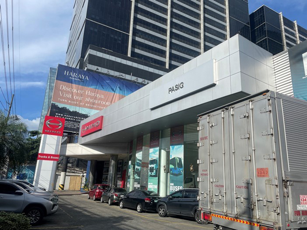 マニラ首都圏ケソン市の販売会社を子会社化する（広島日野自動車提供）