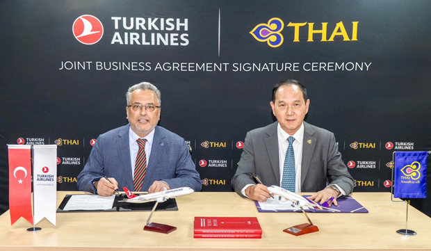タイ国際航空とトルコ航空は共同事業契約を交わした（タイ航空提供）