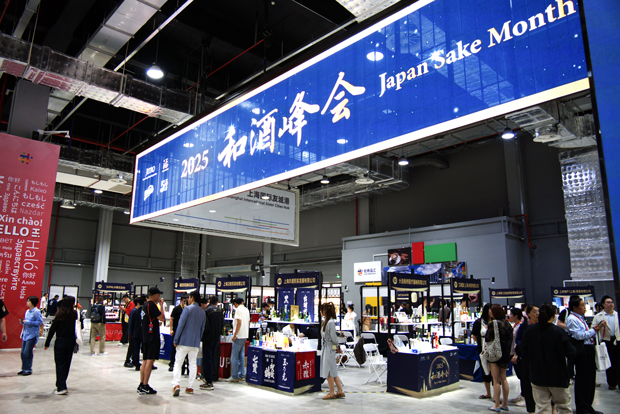 ジェトロは日本産酒類の大規模なＰＲイベントを開催した＝６日、上海市