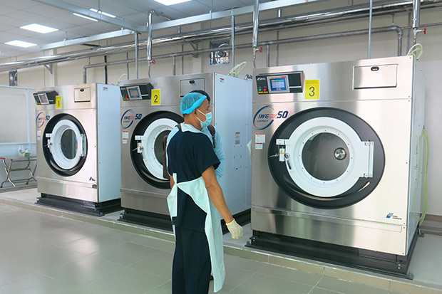 センターには３台の洗濯機を設置した＝11日、ホーチミン市