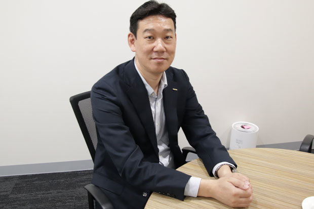 上原社長は売り上げの継続的な２桁成長に意欲を示した＝４日、マニラ首都圏タギッグ市（ＮＮＡ撮影）
