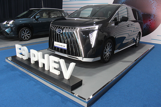 ＡＩＯＮインドネシアが披露した高級ＭＰＶのプラグインハイブリッド車（ＰＨＶ）「Ｅ９ ＰＨＥＶ」（同社提供）