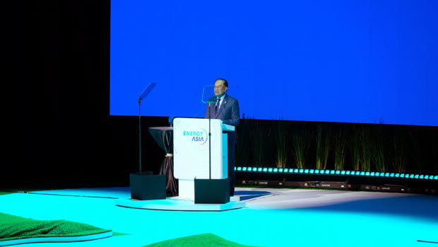 「エナジーアジア2025」の開会式で基調講演するアンワル首相＝16日、クアラルンプール（ＮＮＡ撮影）