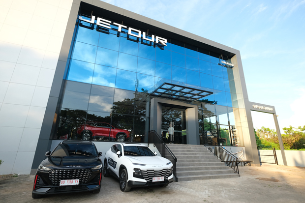 南スラウェシ州マカッサル市で開業した、中国・奇瑞汽車（チェリー）傘下のブランド「ＪＥＴＯＵＲ」のショールーム（ＪＥＴＯＵＲモーター・インドネシア提供）