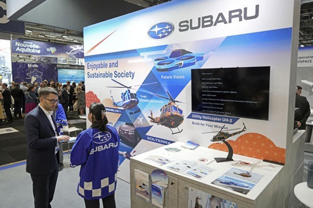 パリ国際航空ショーに参加したスバルの展示＝17日、パリ郊外（共同）