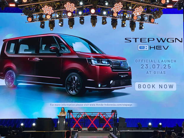 ホンダ・プロスペクト・モーター（ＨＰＭ）は18日、「ガイキンド・インドネシア国際オートショー（ＧＩＩＡＳ）2025」で、ハイブリッド車（ＨＶ）「ステップワゴン　ｅ：ＨＥＶ」を発売すると発表した（同社提供）