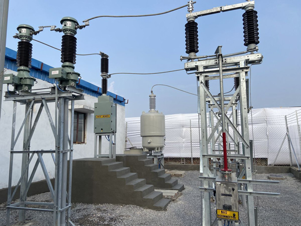 日新電機がインド北部デリーに設けたマイクロ変電所（同社提供）