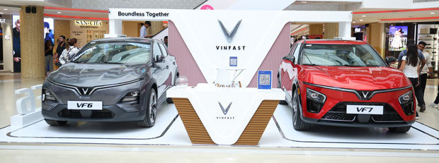 ビンファストは21日からインドの主要11都市でＳＵＶ「ＶＦ７」「ＶＦ６」の展示イベントを始めた（同社提供）