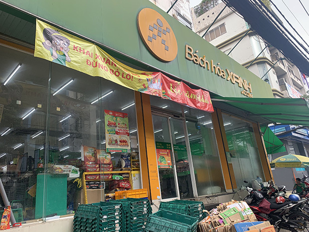 バックホア・サインが店舗数を増やしている＝２月、ホーチミン市