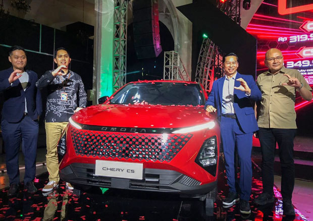 中国・奇瑞汽車は２車種のクロスオーバーＳＵＶの名称変更と値引きを発表した＝25日、ジャカルタ特別州（ＮＮＡ撮影）