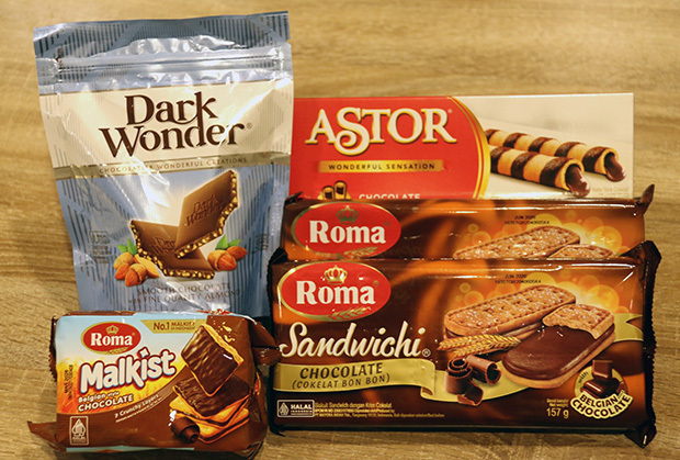 インドネシアの菓子最大手マヨラ・インダのチョコレートを使った商品。同社はカカオ豆の価格高騰の影響を受けて商品の値上げを実施している＝ジャカルタ特別州（ＮＮＡ撮影）