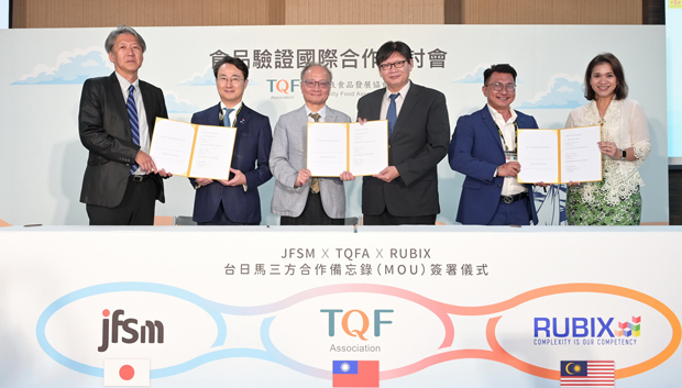 ３団体はフード台北で覚書を締結した＝６月25日、台北市（食品安全マネジメント協会提供）